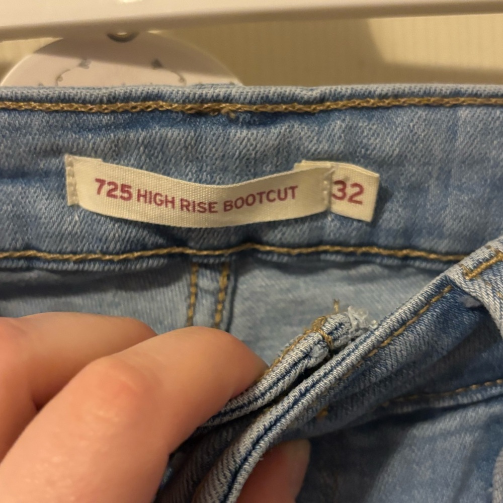 Women’s Levi’s 725 High Rise Bootcut Jean Size 32👖 - Picture 3 of 3
